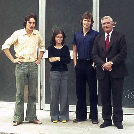 Ollis outside the Paris studio alongside his Father (far right) who had arrived just from Britain with a suitcase full of tea. Fellow RCA student Jim Hunter (far left) is alongside Marie Lane.
